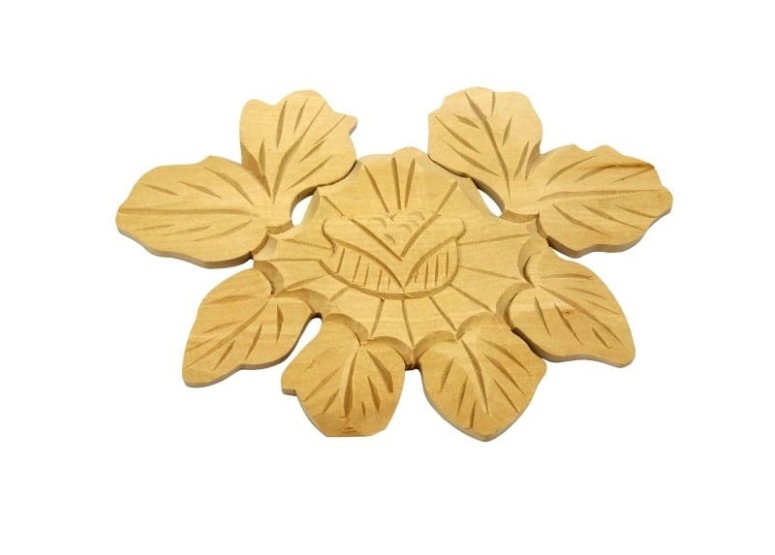  Rzeźba, ornament drewniany; ręcznie wykonany; wymiar - 22x16 cm 