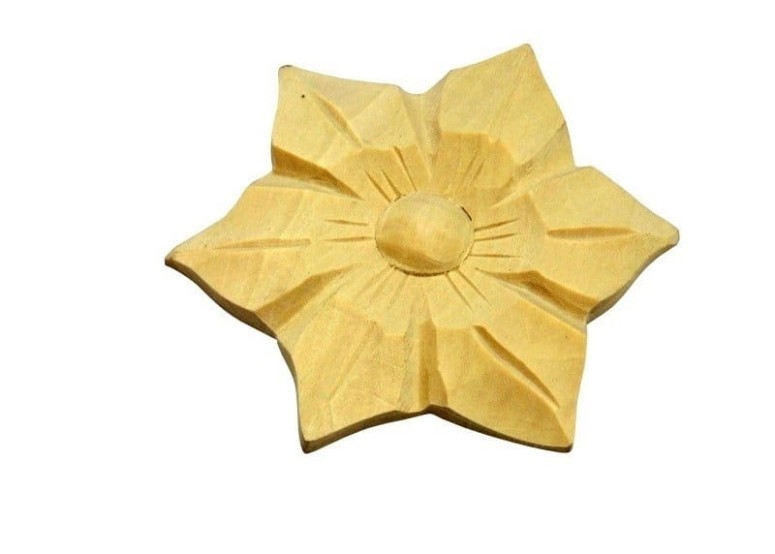  Rzeźba, ornament drewniany; ręcznie wykonany; wymiar - fi 16 cm 