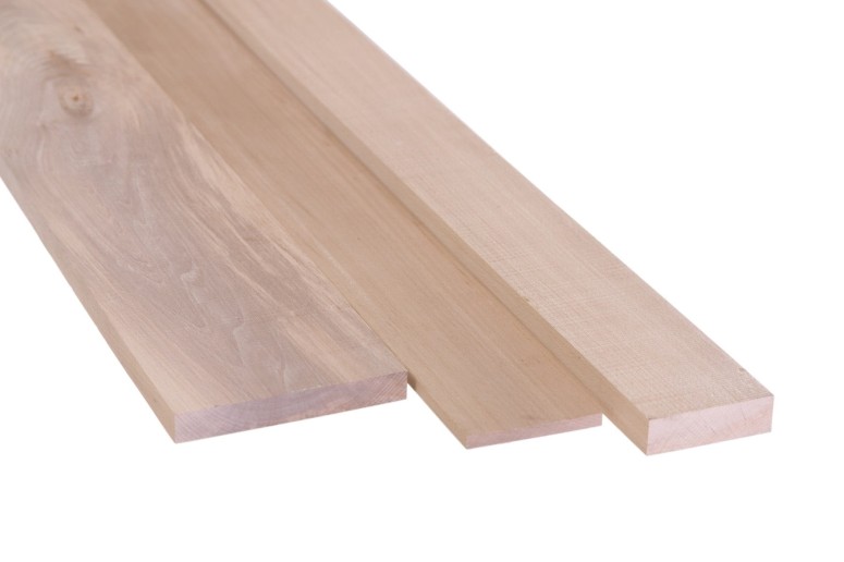  Deski strugane. Różne przekroje.  Buk Klasa A/B . Wymiary (przekroje, długości) dostępne w wariantach produktu. 