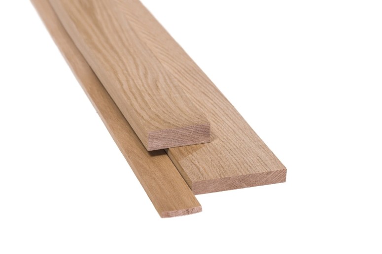  Deski strugane. Różne przekroje.  Dąb Klasa A . Wymiary (przekroje, długości) dostępne w wariantach produktu. 