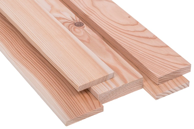  Deski strugane. Różne przekroje.  Modrzew Klasa A/B . Wymiary (przekroje, długości) dostępne w wariantach produktu. 